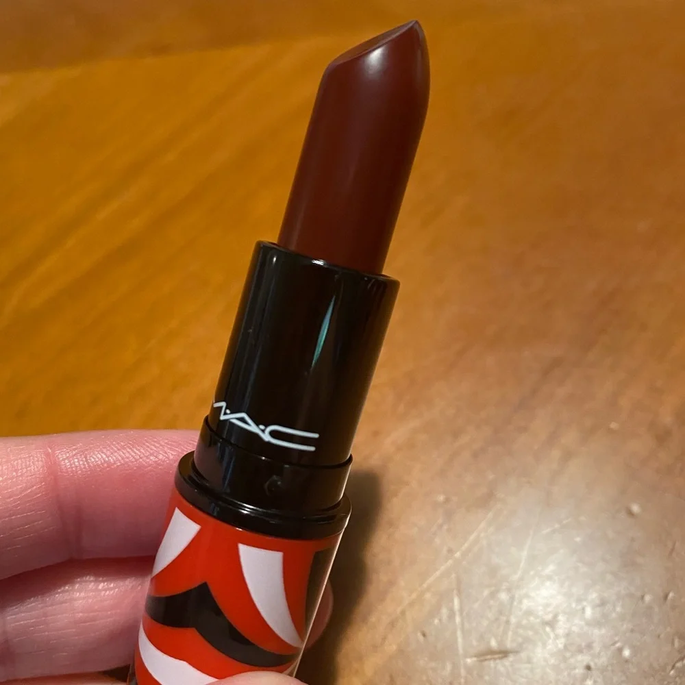 MAC Matte Lipstick Magic Charmer
